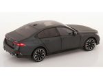 1:18 BMW G60 i5 EV 5 Series Black Miniatur Diecast Dealer Edition by Minichamps - Image 3