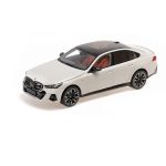 1:18 BMW G60 i5 EV 5 Series White Miniatur Diecast Dealer Edition by Minichamps