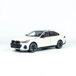 1:18 BMW G60 i5 EV 5 Series White Miniatur Diecast Dealer Edition by Minichamps - Image 3