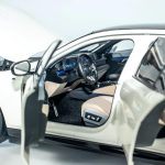 1:18 BMW G60 i5 EV 5 Series White Miniatur Diecast Dealer Edition by Minichamps - Image 5