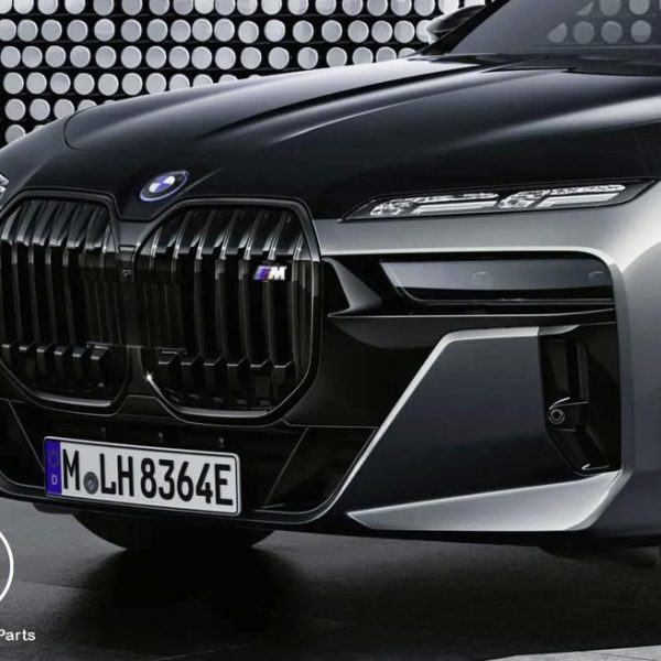 Original BMW G70 7 Series M Kidney Grill High Gloss Black Hitam