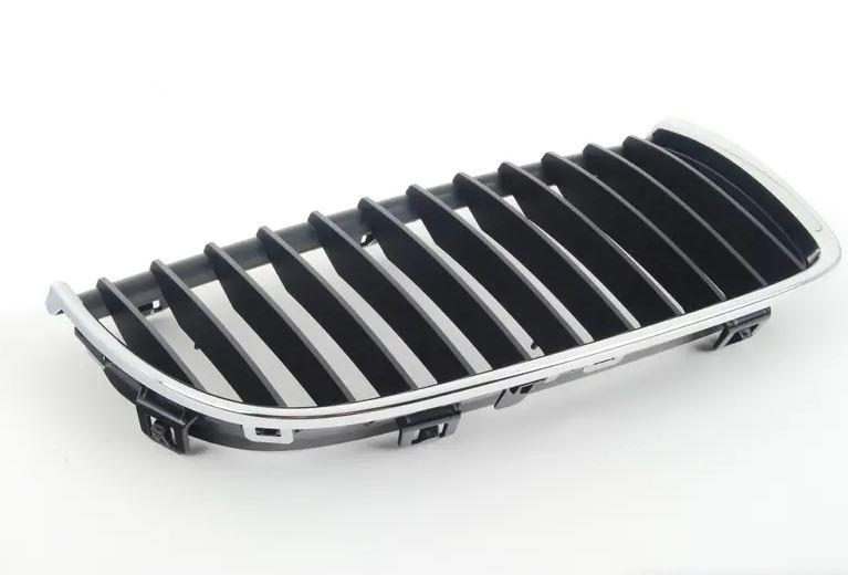 51137120008_A Original BMW E90 E91 Grill Pinggiran Chrome Depan KANAN - Gambar 1