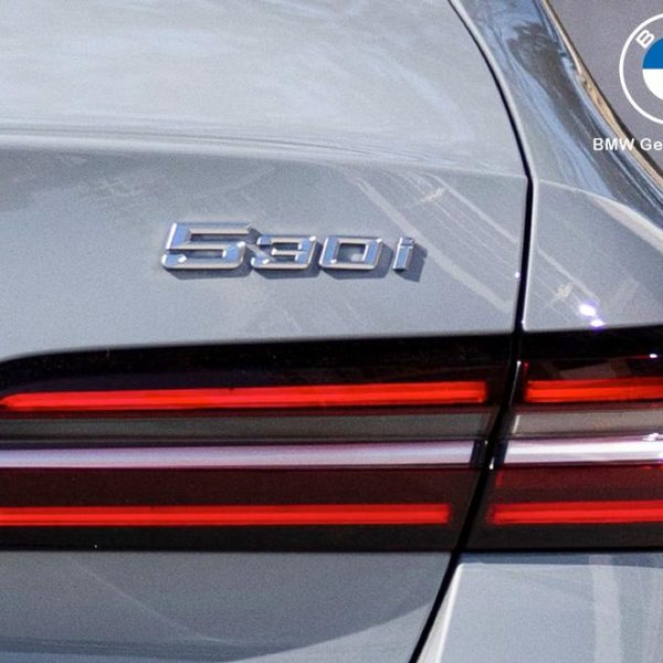 Original BMW G60 530i Badge Emblem Logo Bagasi belakang mobil