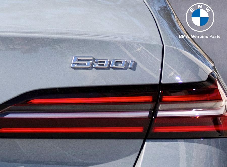 51145A0C8A7_A Original BMW G60 530i Badge Emblem Logo Bagasi belakang mobil - Image 1