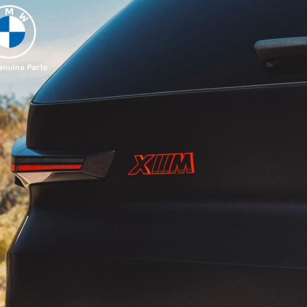 Original BMW G09 XM Red Label Emblem Bagasi belakang