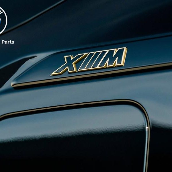 Original BMW G09 XM Emblem Fender Samping Badge