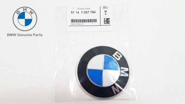 51147057794_A Original BMW F06 F12 F13 M6 Logo Emblem Bagasi Belakang 51147057794 - Image 1
