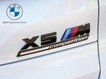 Original BMW F95 X5M Competition X5 M Gloss Black Emblem Bagasi belakang mobil