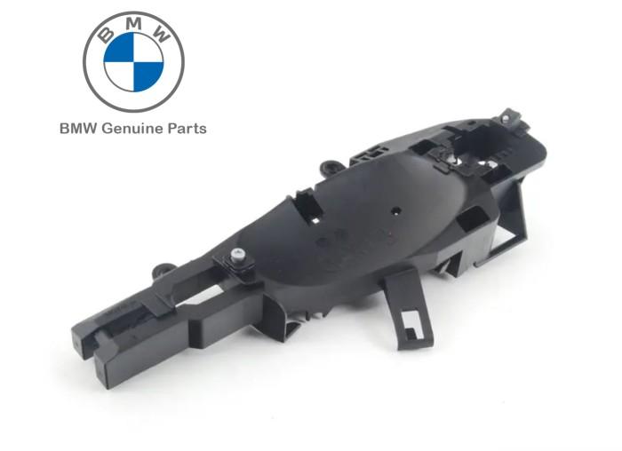 51217193264_A BMW E70 X5 E71 X6 Door Handle Carrier Bracket Luar Pintu Depan KANAN - Image 1