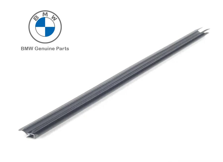 51337060234_A Original BMW E90 Cover Lis Pelipit Kaca Dalam Pintu Depan KANAN Hitam - Image 1