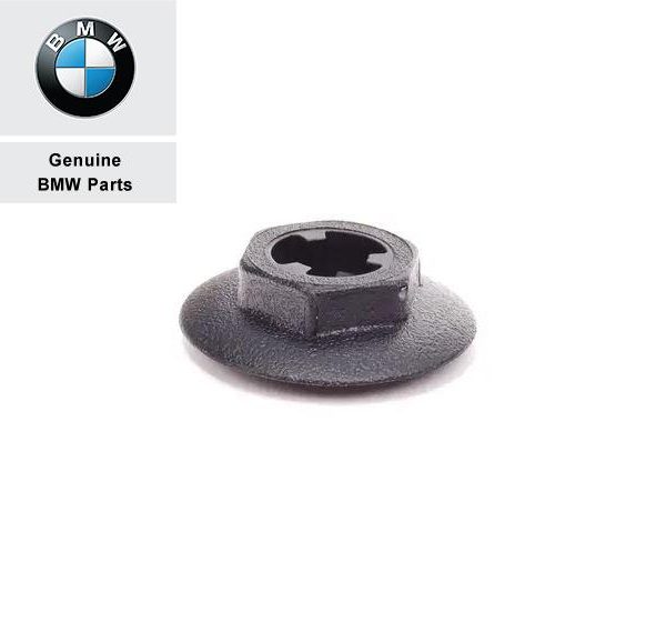 Original BMW E60 E6 Plastic Nut Clip Baut Talang Air Wiper Deck