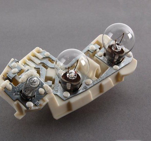 BMW E90 Bulb Socket Rumah Lampu Bohlam Mundur Belakang Bagasi KIRI