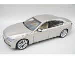 1:18 BMW F02 750Li 7 Series Cashmere Silver Miniatur Diecast Dealer Edition by Kyosho