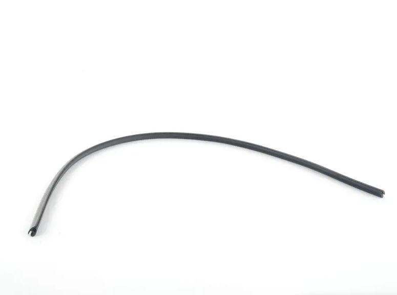 A2046710620_A Original Mercedes Benz W204 C Class Seal Karet Kaca Depan Atas - Image 1