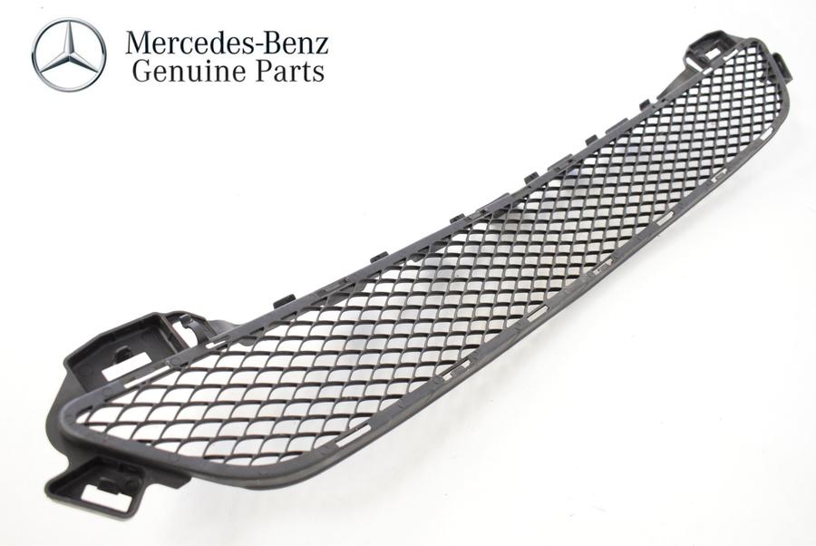 A2058850423_A Original Mercedes W205 C Avantgarde Grill Bemper Depan Tengah - Image 1
