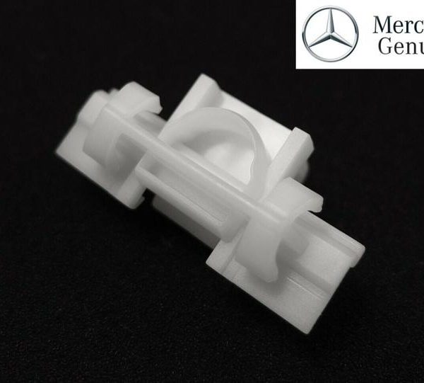 Original Mercedes W205 Mounting Fastening Clip Trisplang A2059910071