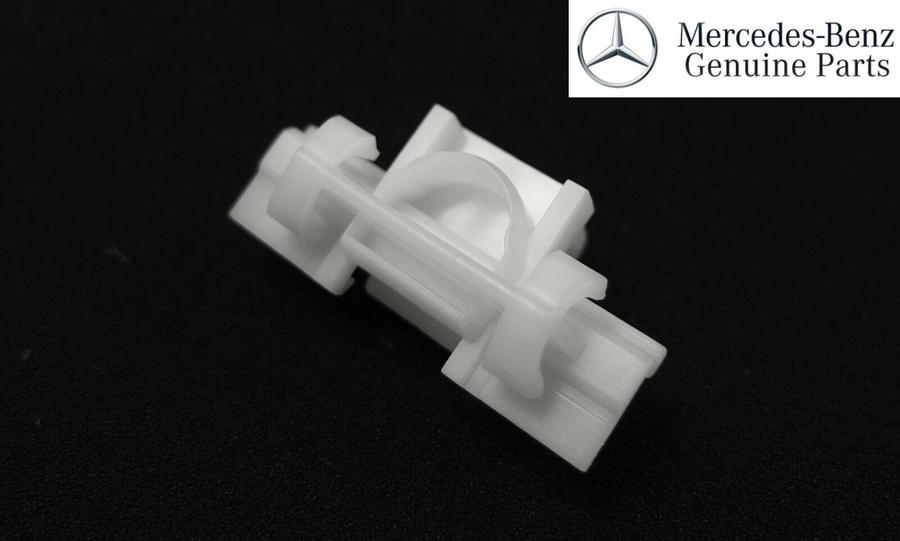 A2059910071_A Original Mercedes W205 Mounting Fastening Clip Trisplang A2059910071 - Image 1