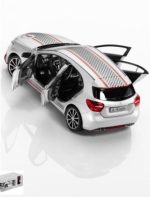 1:18 Original Mercedes W176 A Class Sport Equipment Miniatur Diecast - Gambar 3