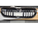 Original BMW G60 520i ICE i5 BEV M Shadowline Grill Gloss Black Iconic Glow - Image 3