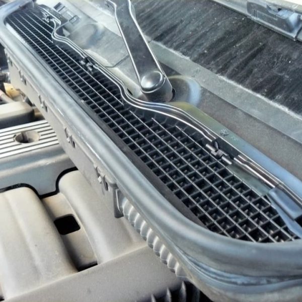 Original BMW E36 Grill Tengah Bawah Kap Mesin / Kaca Depan