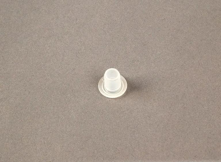 51141902279_A Original BMW E30 Grommet Retainers Untuk Logo Emblem Belakang - Image 1