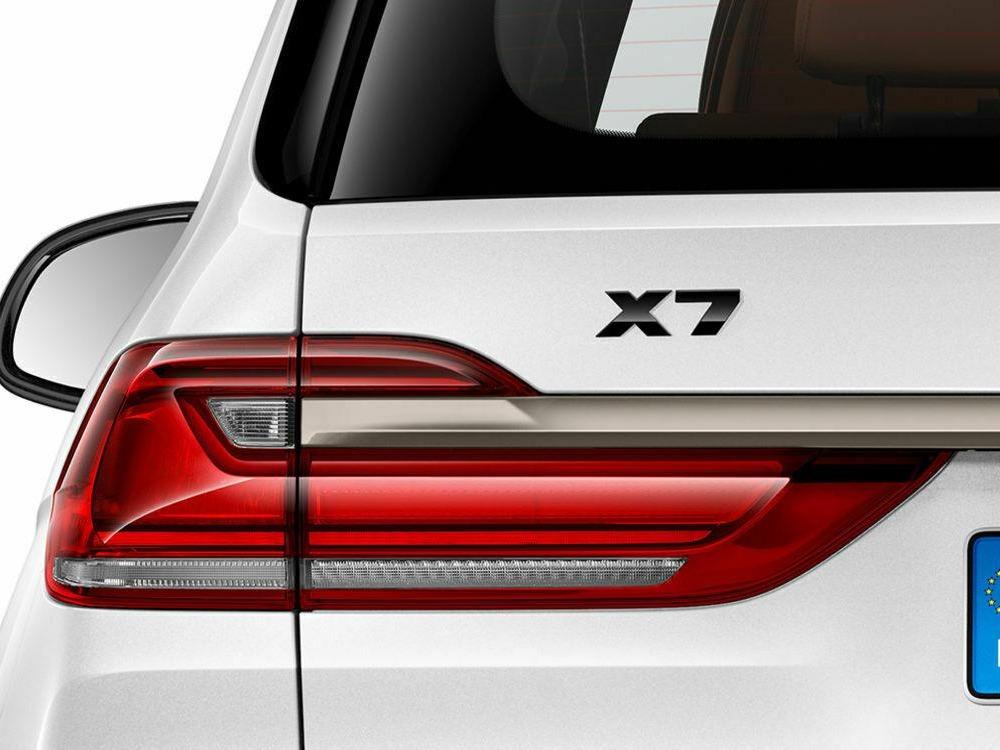 51142472843_A Original BMW G07 X7 Gloss Black Badge Emblem Bagasi Belakang 51142472843 - Image 1