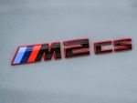 Original BMW G87 M2 CS Gloss Black with Red Edging Emblem Bagasi belakang mobil - Image 3