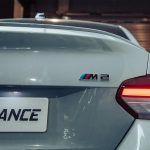 Original BMW G87 M2 Gloss Black with Silver Edging Emblem Bagasi belakang mobil 51147907772 - Image 3