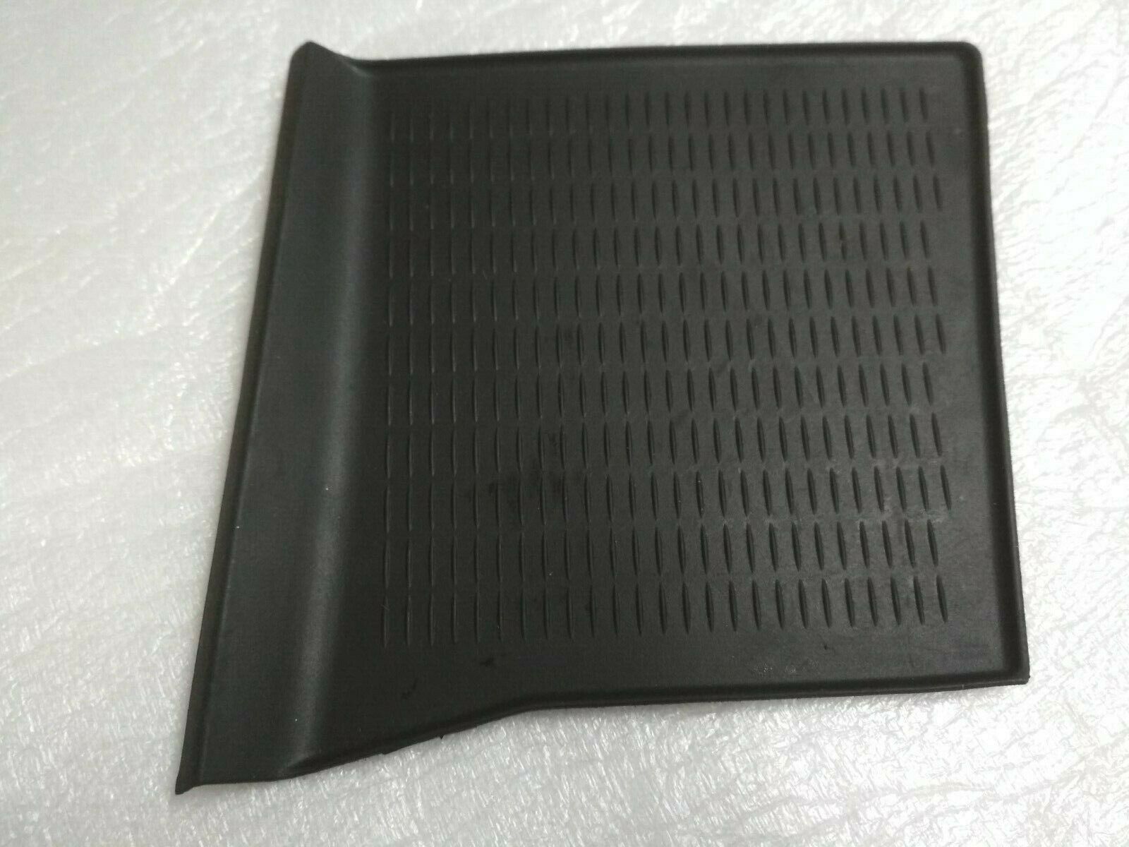 51162991539_A BMW E84 X1 Storage Tray Mat Tatakan karet Konsol Tengah Depan - Image 1