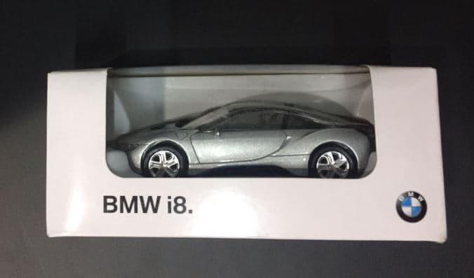 TT-1729798444293719769_A BMW i8 Ionic Silver Original BMW Diecast 1:64 mainan mobil diecacst - Gambar 1