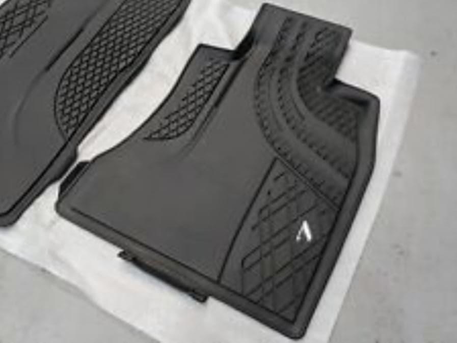 TT-1729813311926601433_A Original BMW G11 G12 All Weather Floor Mats Karpet Karet Mobil - DEPAN - Gambar 1