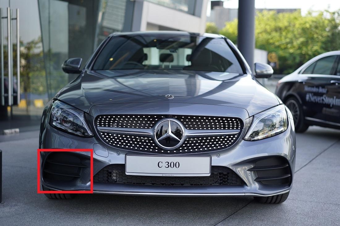 TT-1729848564150142681_A Mercedes W205 C AMG Line Front Bumper Side Trim Strip Cover KANAN - Image 1