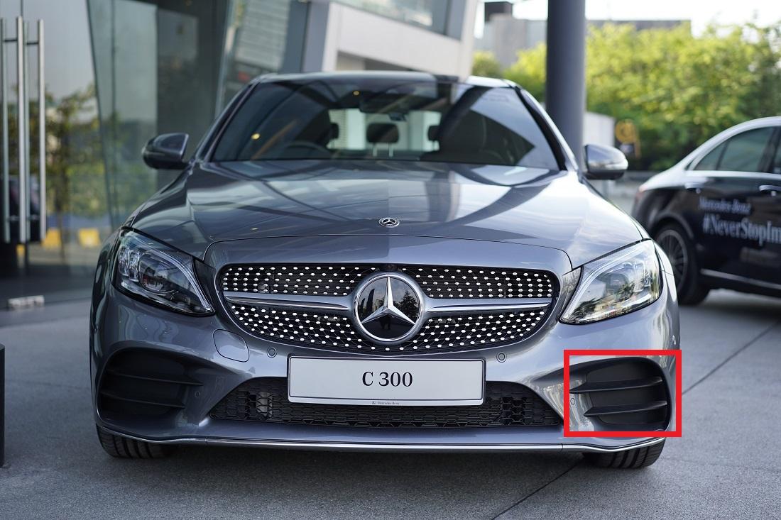 TT-1729848567162111705_A Mercedes W205 C AMG Line Front Bumper Side Trim Strip Cover Black KIRI - Image 1