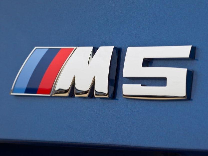 51148060400_A Original BMW F10 M5 Badge Emblem Logo Bagasi belakang mobil - Gambar 1