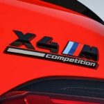 BMW X4M Competition X4 M Gloss Black Emblem Bagasi belakang mobil - Gambar 3