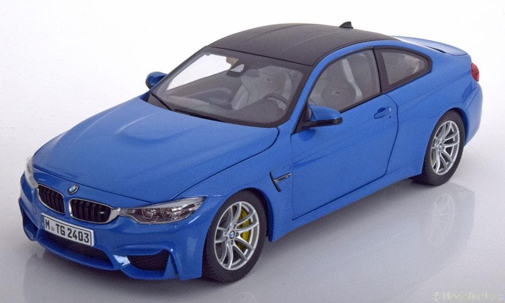 TT-1729801872423093977_A 1:18 Original BMW F82 M4 Coupe Yas Marina Blue Miniature Diecast - Gambar 1