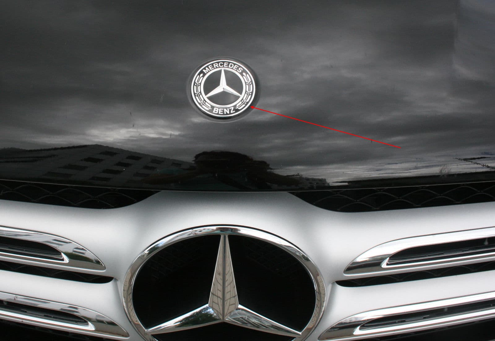 TT-1729806325166868185_A Original Mercedes Benz W461 W463 G Class Flat Emblem Logo Kap Mesin - Gambar 1