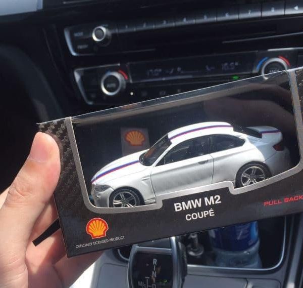 Mainan Mobil Diecast BMW M2 Coupe Pullback Action edisi Shell Original