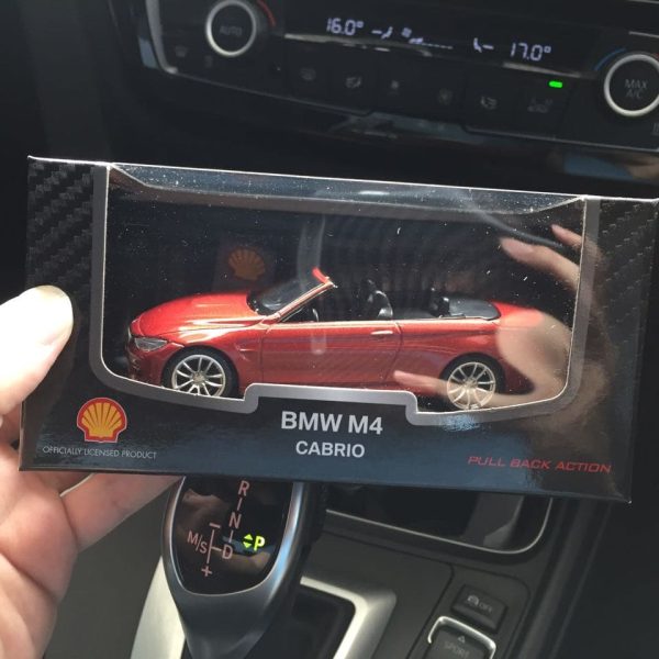 Mainan Mobil Diecast BMW M4 Cabrio Pullback Action Shell Original