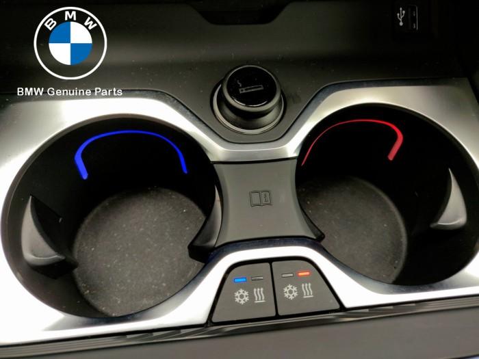 TT-1729817743511160537_A Original BMW G07 X7 Thermoelectric Cup Holder dengan Pemanas Pendingin - Gambar 1