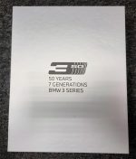 1:64 BMW 50 Years of 3 Series Collections 7 Generations Diecast Miniatur Display Box E21 E30 E36 E46 E90 F30 G20 - Gambar 5
